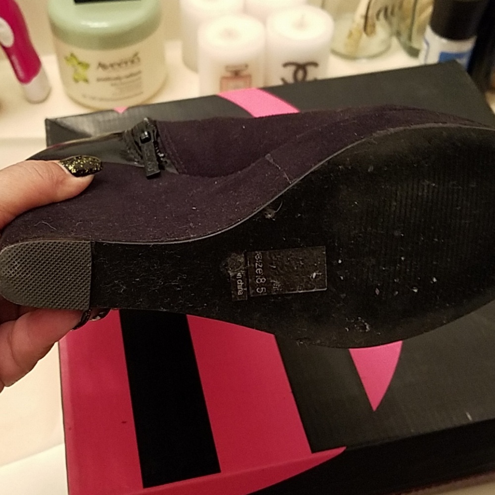 Shoes - Picture 3 of 4